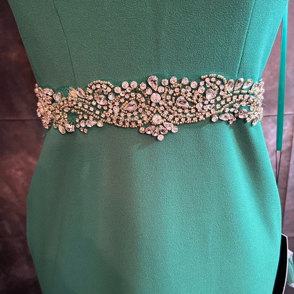 Abby Paris NWT Emerald Green Formal Gown with Rhinestone Belt. Size 2 - Picture 3 of 9